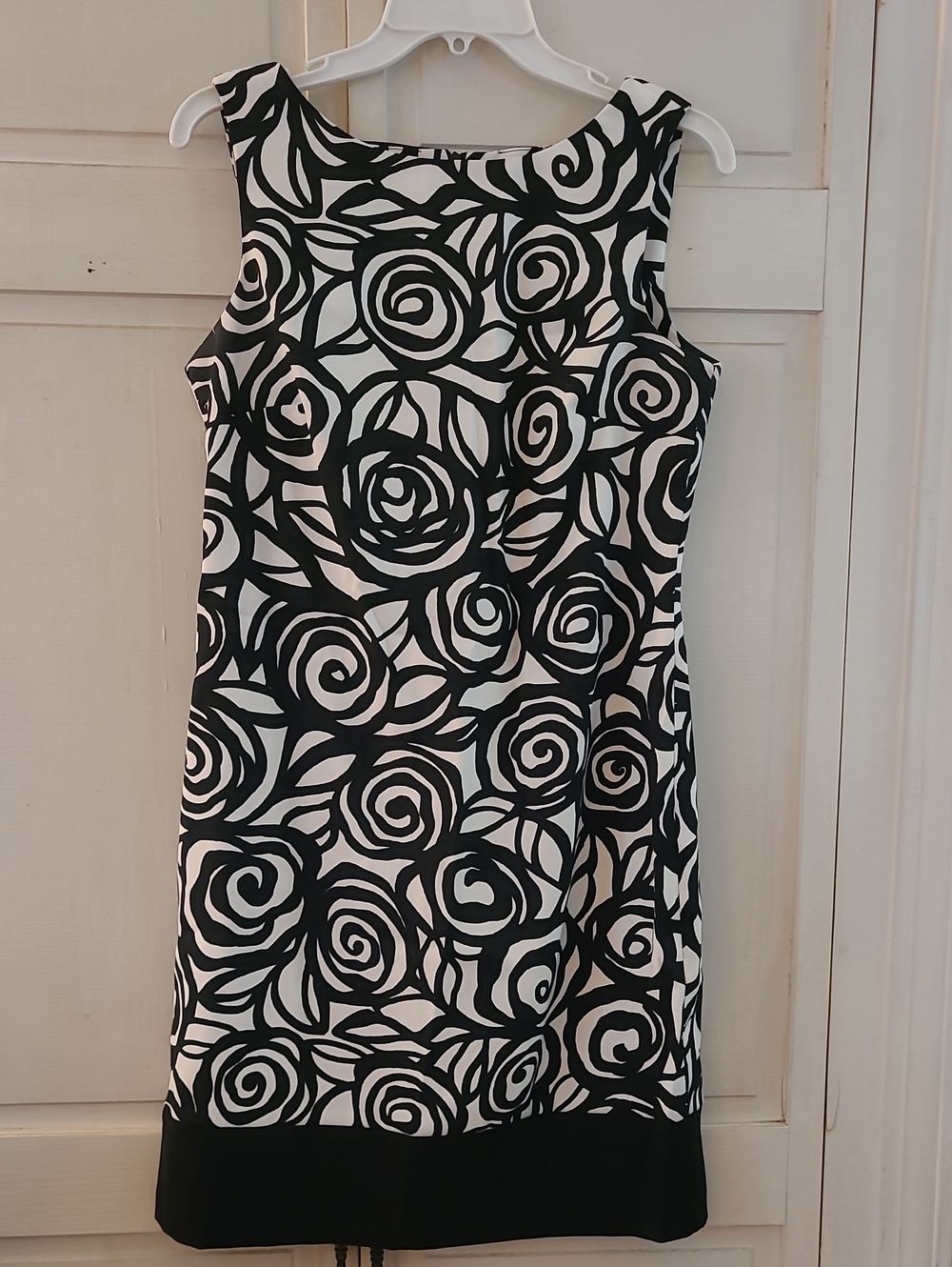 Sleeveless Black and White Floral-Print Sheath Dress